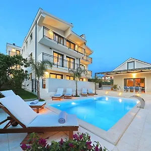 villa-manda-zadar-new-luxury-apartments.hotelinzadar.com/