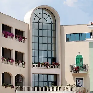 aparthotel-bellevue-trogir.hotels-in-trogir.com/